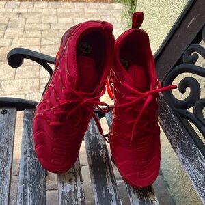 Nike vapormax Red Athletic Sneakers